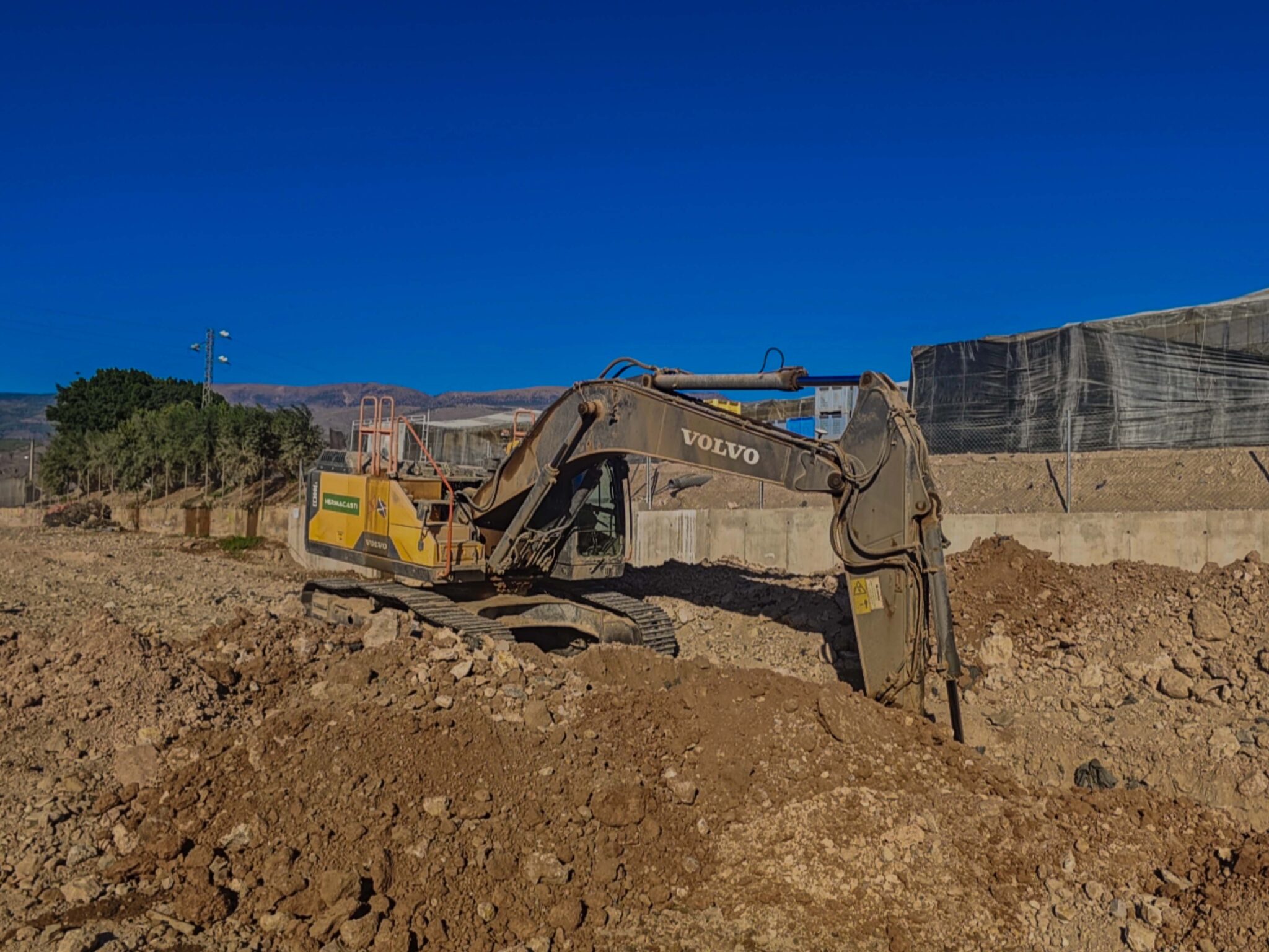 Excavadora Volvo EC300EL de Hermacasti con EasyNav CHCNAV en Granada
